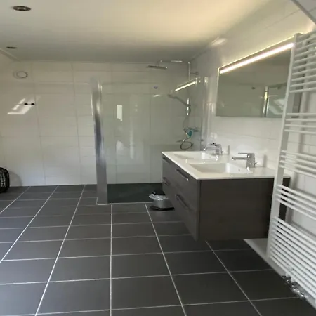 Сasa de vacaciones With 4 Bathrooms, Near Vrachelse Heide Oosterhout (North Brabant)